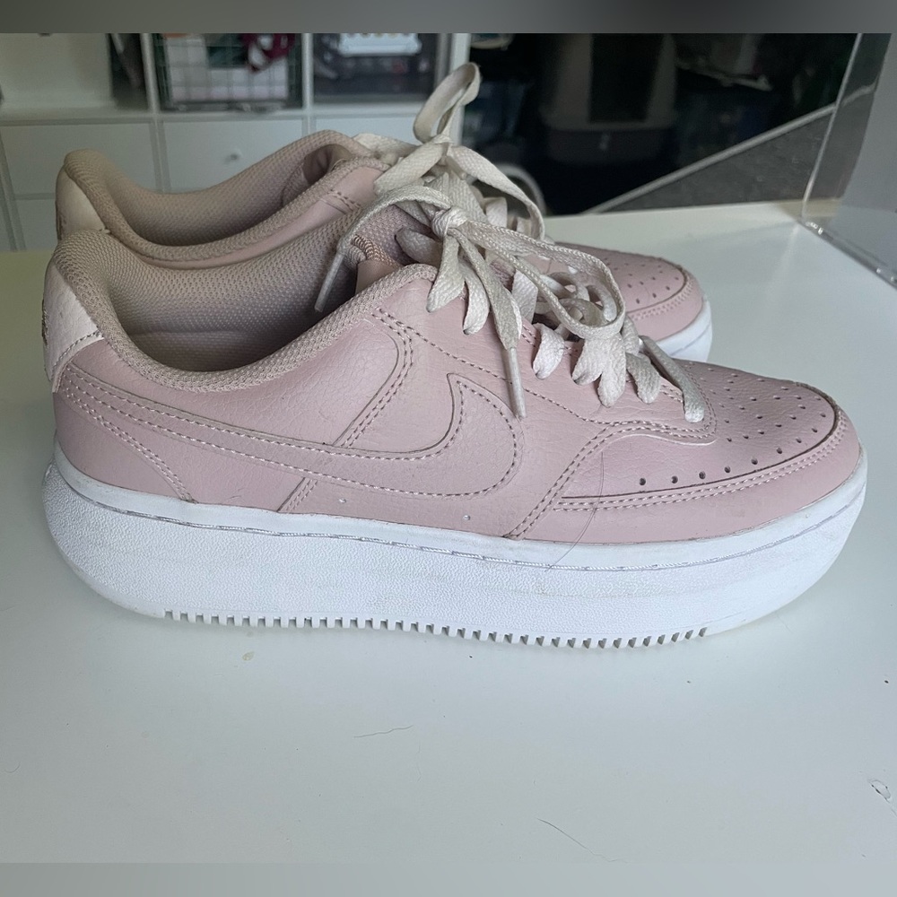 EUC Women’s Nike Court Vision Alta Sneakers size 9 pink